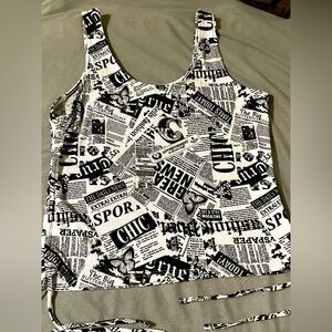 💰👀 Bundle 4/$20 👀💰
Black and white tank top size Large